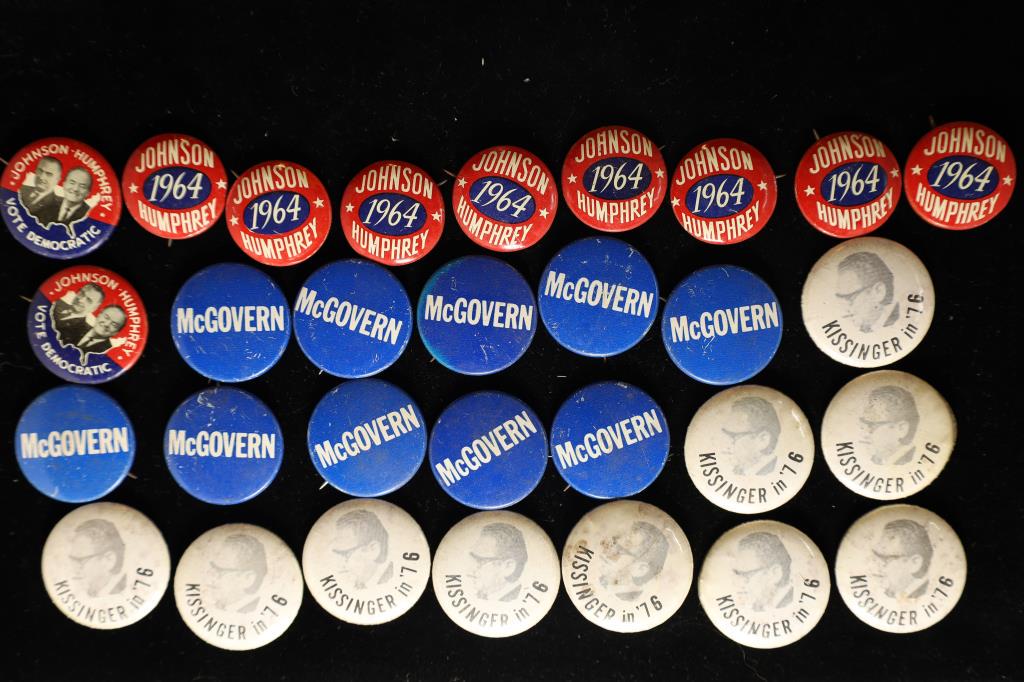 30 VINTAGE POLITICIAL PIN BACK BUTTONS (1 of 2)