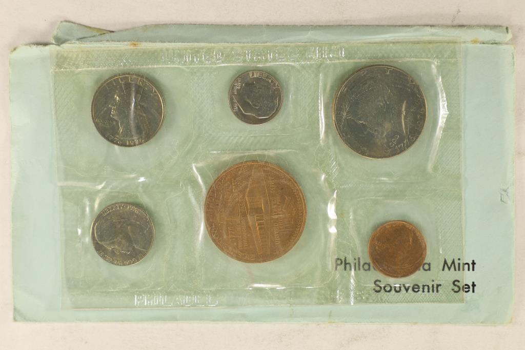 1976 PHILADELPHIA BICENTENNIAL SOUVENIR COIN SET (1 of 2)