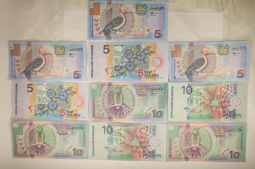 10 BANK OF SURINAME CRISP UNC NOTES:  5-2000 FIVE (1 of 2)