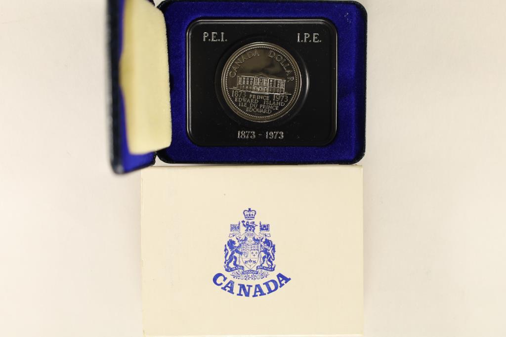 1973 CANADA UNC DOLLAR IN BLUE FLIP CASE (1 of 3)
