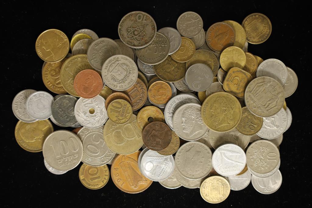 1 POUND ASSORTED FOREIGN COINS.  MANY DIFFERENT (1 of 2)