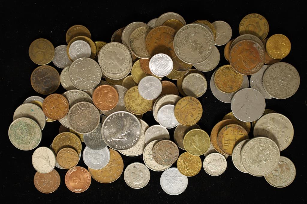 1 POUND FOREIGN COINS, LOTS OF COUNTRIES, DATES (1 of 2)