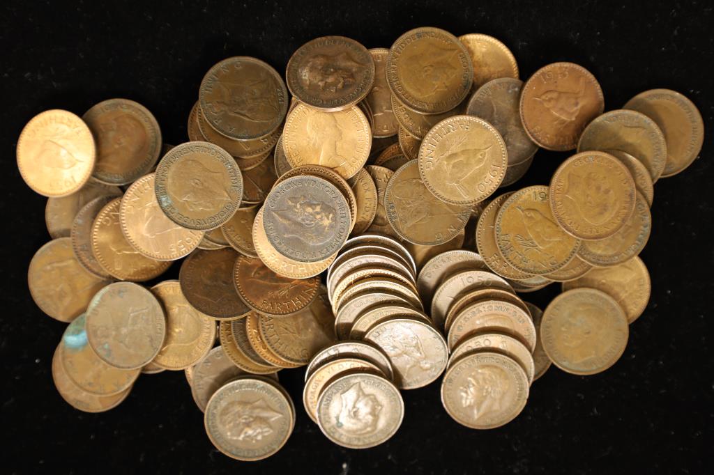 100 ASSORTED GREAT BRITAIN FARTHINGS: 1920-1955 (1 of 2)