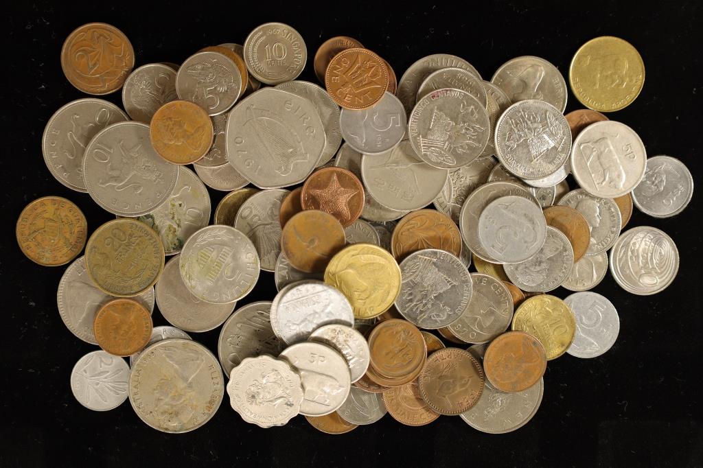 1 POUND ASSORTED FOREIGN COINS ALL WITH WILDLIFE / (1 of 2)