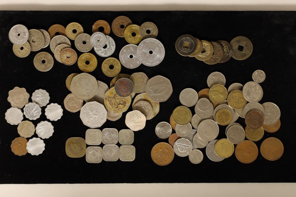 NICE 1 POUND ASSORTED FOREIGN COINS. VARIOUS (1 of 2)