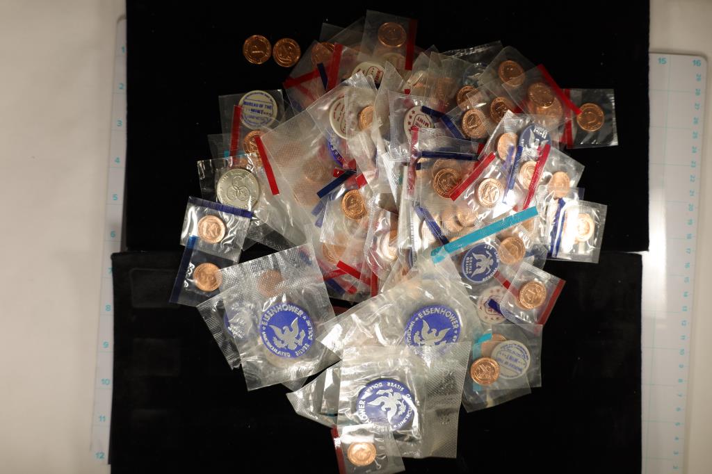 100 ASSORTED MINT MEDALS, FOILS ETC... FROM US (1 of 1)