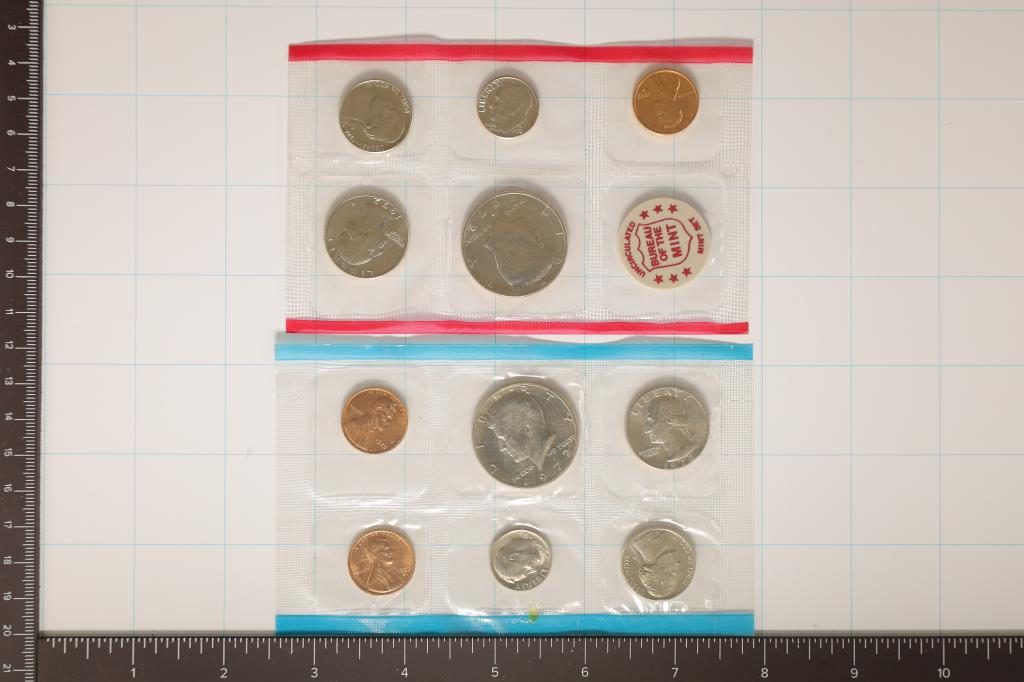 1972 US MINT SET (UNC) P/D/S (WITHOUT ENVELOPE) (1 of 2)