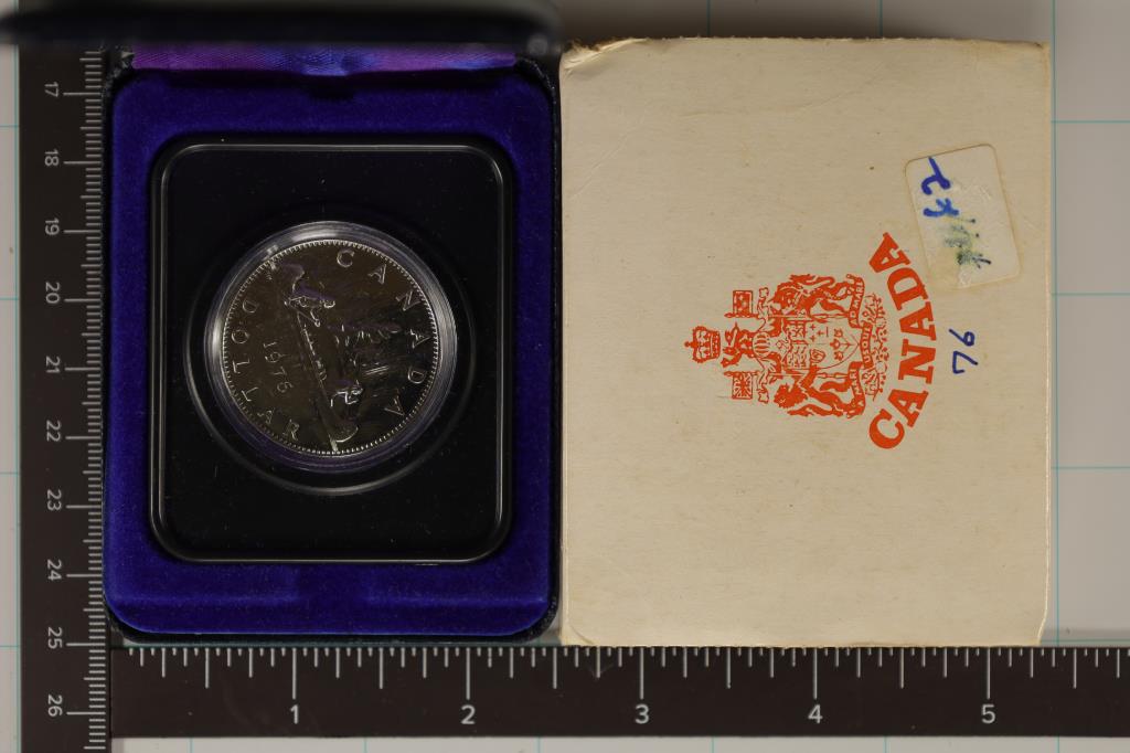 1976 CANADA UNC DOLLAR IN BLUE FLIP CASE (1 of 3)