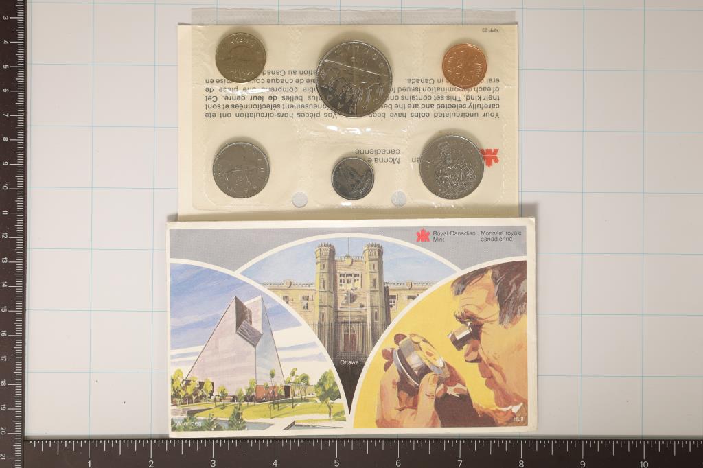 1982 CANADA UNC SET WITH ENVELOPE (1 of 2)