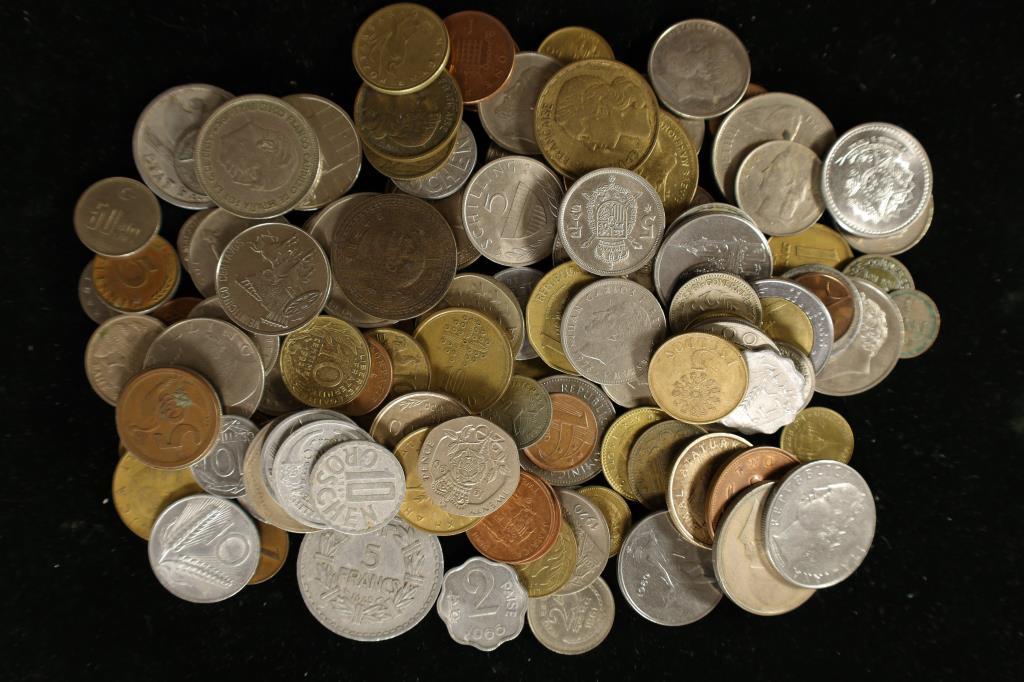 1 POUND FOREIGN COINS GUARANTEED TO MANY (1 of 2)