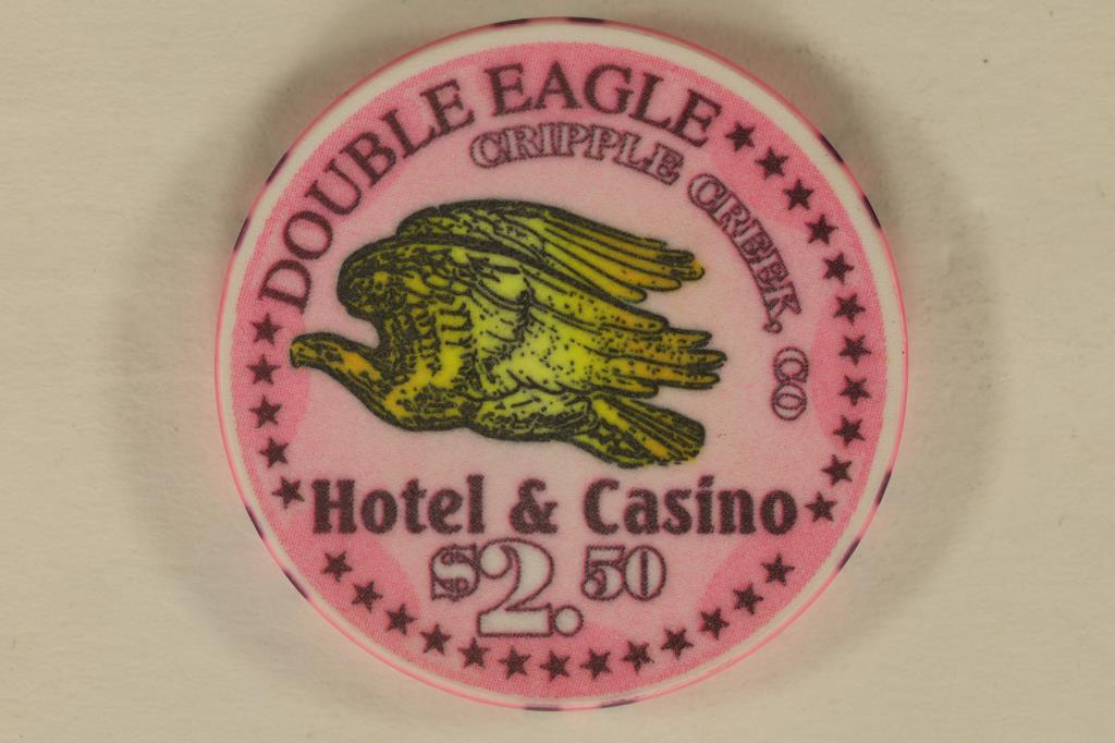 $2.50 DOUBLE EAGLE CASINO CHIP.CRIPPLE CREEK, CO. (1 of 2)