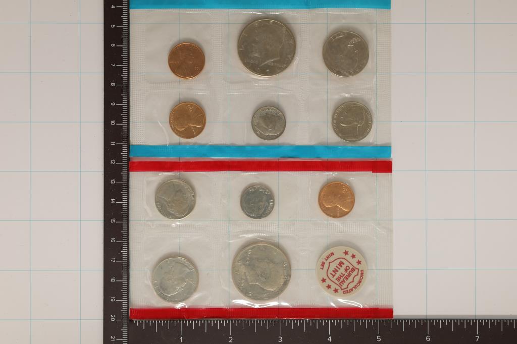 1971 US MINT SET (UNC) P/D/S (WITHOUT ENVELOPE) (1 of 2)