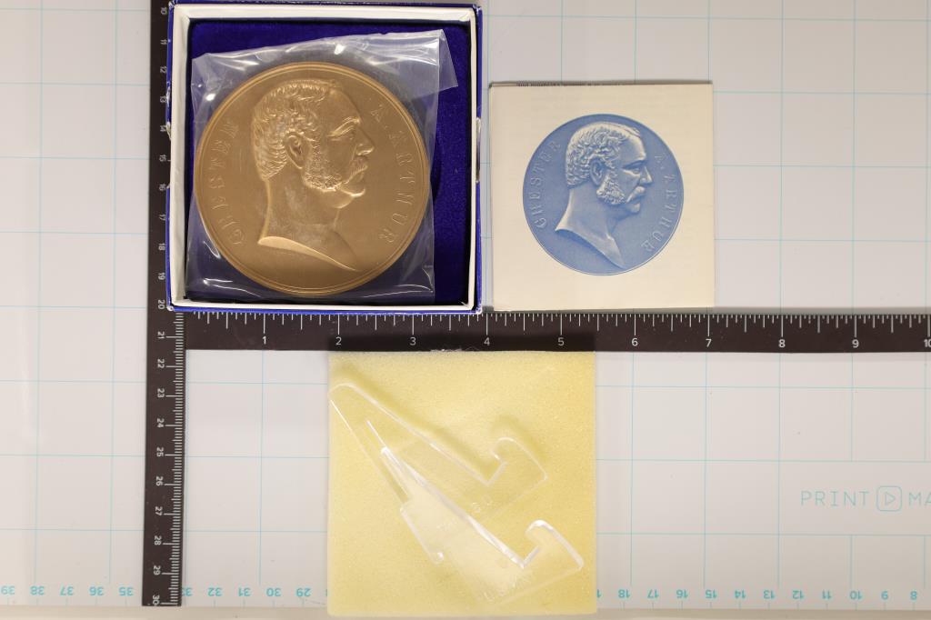 CHESTER ARTHUR 3" BRONZE MEDAL 7.94 OZ. WITH (1 of 3)