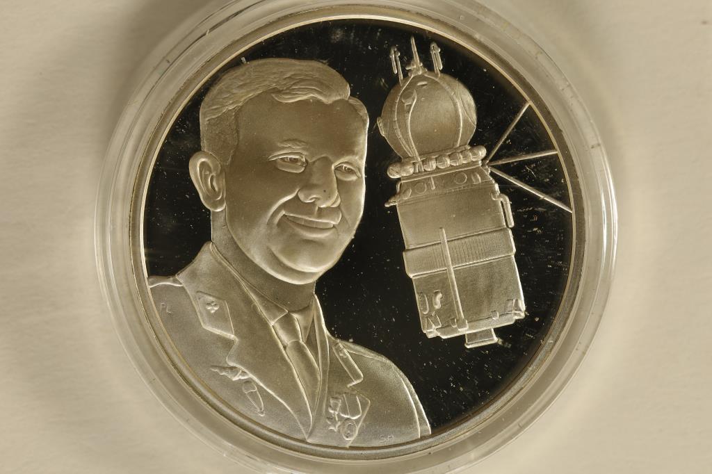 37.4 GRAMS  STERLING SILVER PROOF AVIATION ROUND (1 of 2)