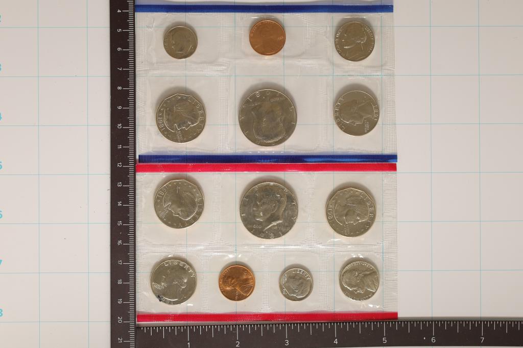 1981 US MINT SET (UNC) P/D/S (WITHOUT ENVELOPE) (1 of 2)