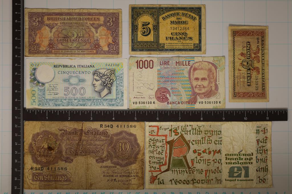 7 ASSORTED FOREIGN BILLS: 1989 IRELAND 1 POUND, (1 of 2)