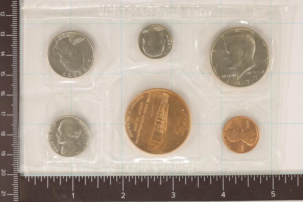 1977 PHILADELPHIA MINT SOUVENIR SET NO ENVELOPE (1 of 2)