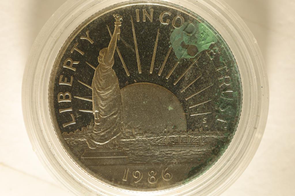 1986-S US SILVER PF HALF DOLLAR "STATUE OF: LIBERTY" IN HARD PLASTIC CAPSULE WITH VIRDIGRIS
