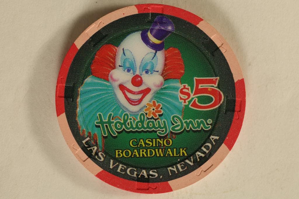 $5 HOLIDAY INN CASINO CHIP LAS VEGAS, NEVADA: WATCH FOR OUR NEXT AUCTION ON (MONDAY AUGUST 28TH, 2023) AT 7PM EDT. THANKS FOR YOUR BUSINESS.