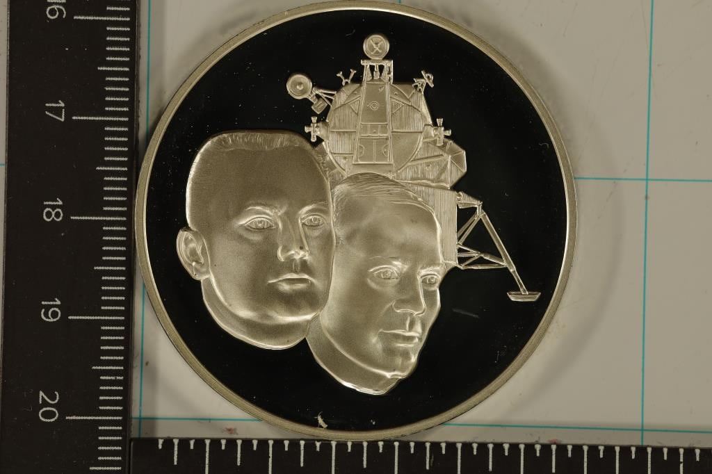 37.9 GRAMS PF STERLING SILVER AVIATION ROUND: MCNEIL ALDEN ARMSTRONG, 1ST MAN ON THE MOON