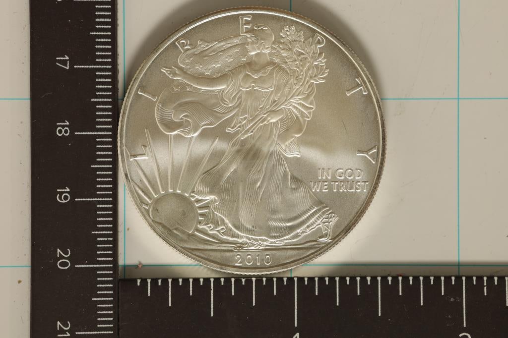 2016 AMERICAN SILVER EAGLE BRILLIANT UNC (1 of 2)