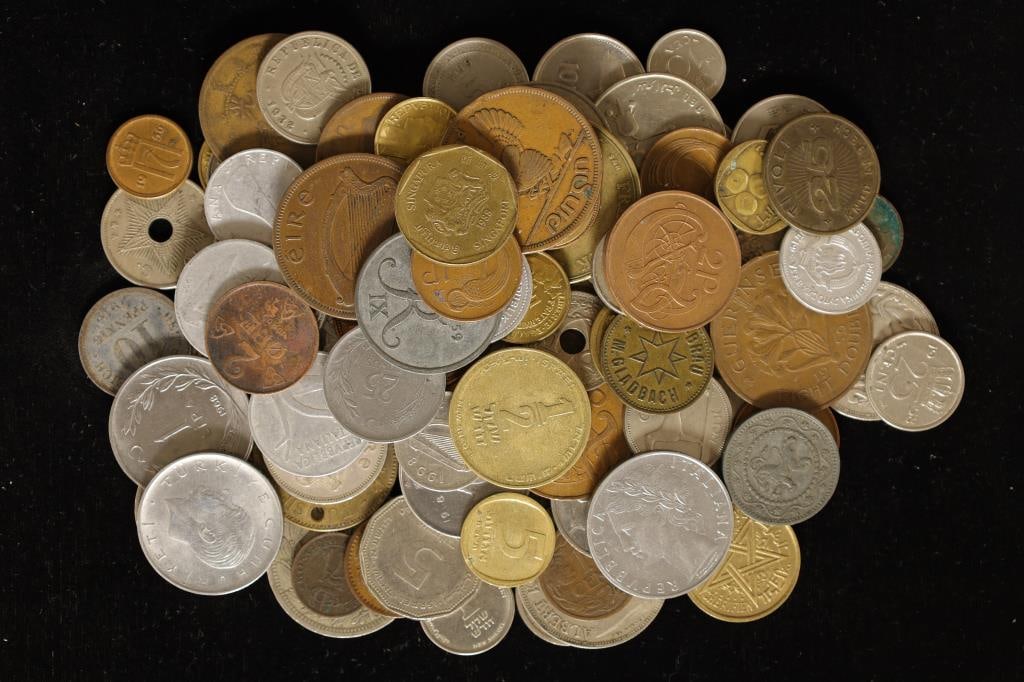 1 POUND OF ASSORTED FOREIGN COINS FUN TO GO (1 of 2)