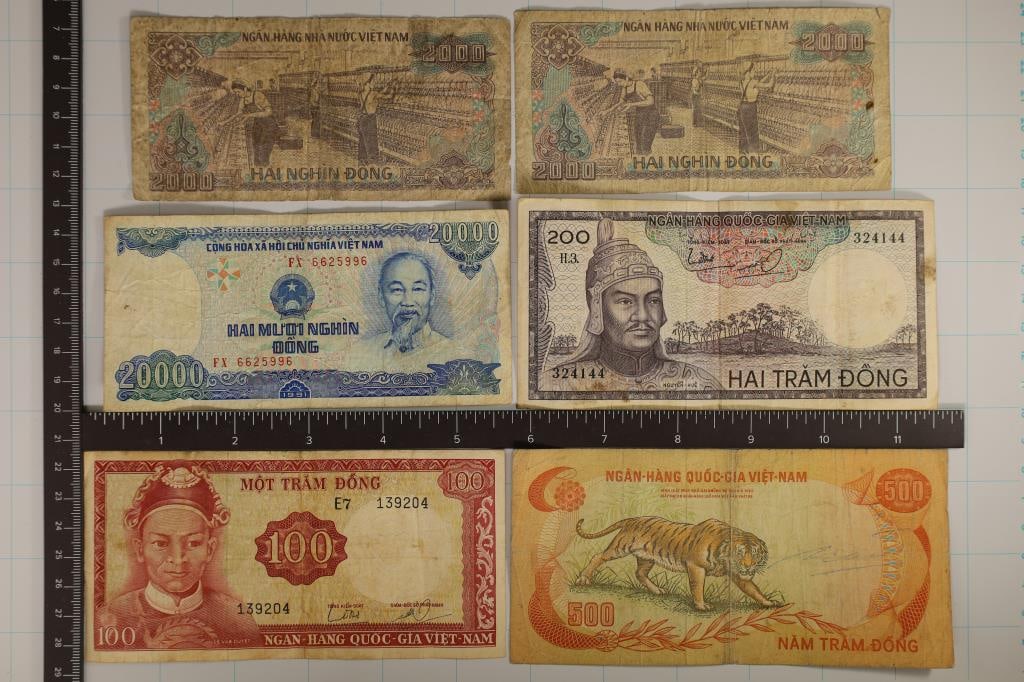 6 VIETNAM BILLS: 1966-100 DONG, 1966-200 DONG, (1 of 2)