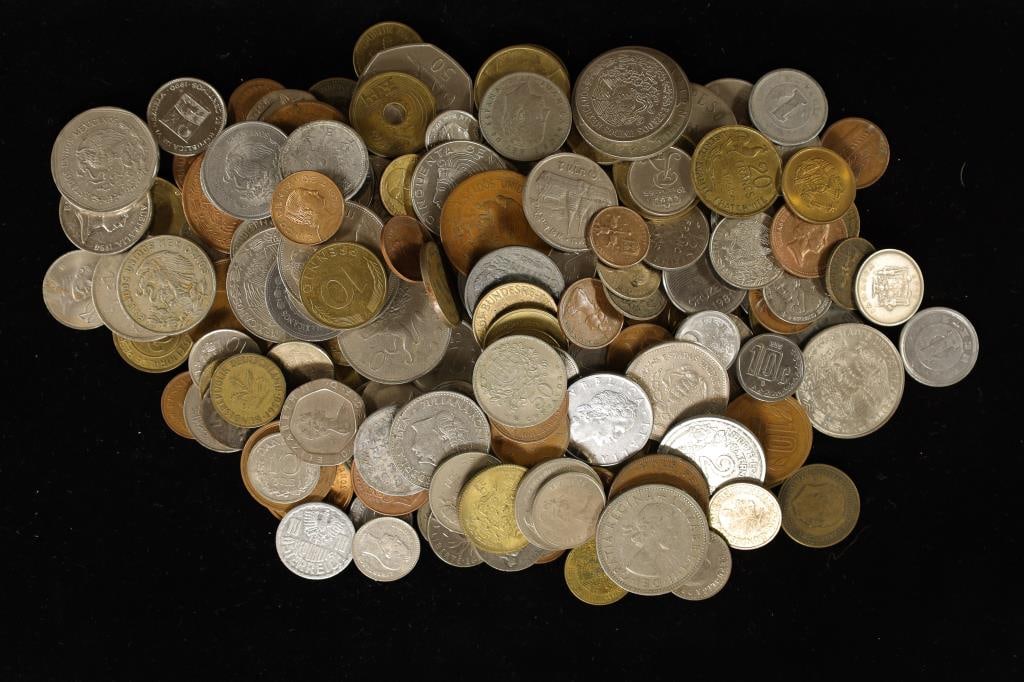 2 POUNDS OF ASSORTED FOREIGN COINS FUN TO GO (1 of 1)