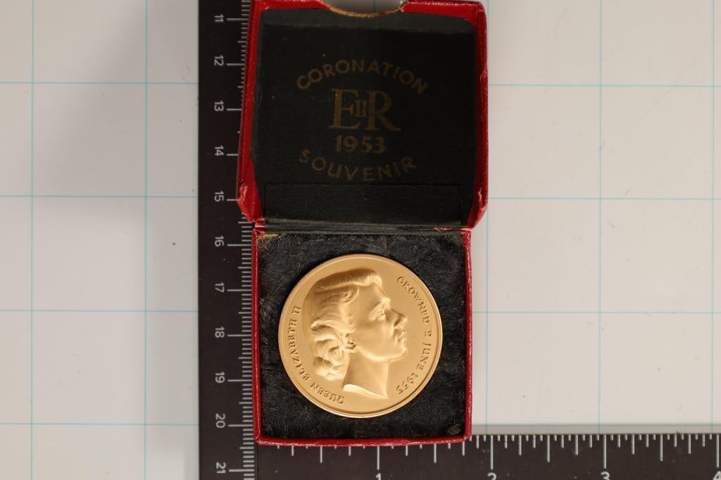 1953 QUEEN ELIZABETH II CORONATION SOUVENIR ROUND (1 of 3)