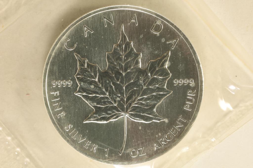 1990 CANADA SILVER $5 MAPLE LEAF 1 OZ. .9999 SILV. (1 of 2)