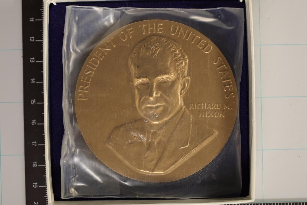 3" BRONZE PRESIDENTIAL MEDAL "RICHARD M. NIXON" (1 of 3)