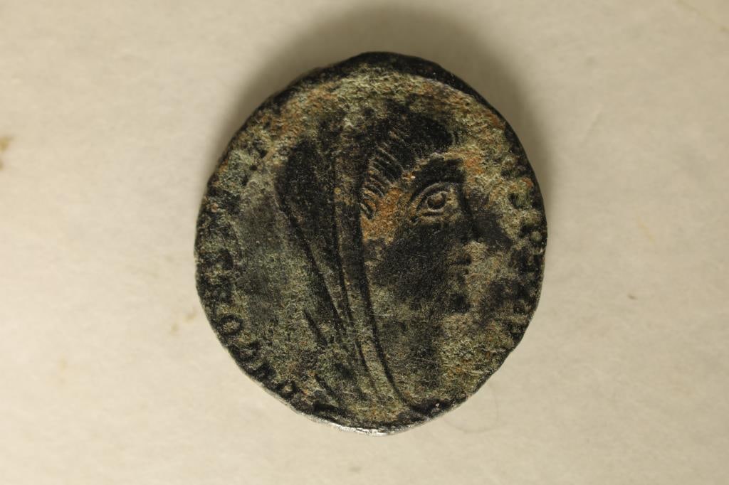 ROMAN ANCIENT COIN, GUY RIDING A CHARIOT WITH TEAM: OF HORSES
