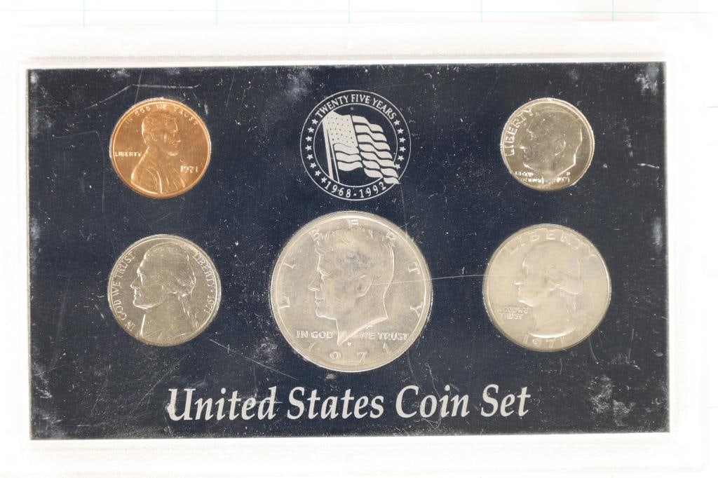 1971 US YEAR SET IN PLASTIC CASE NO BOX (1 of 2)