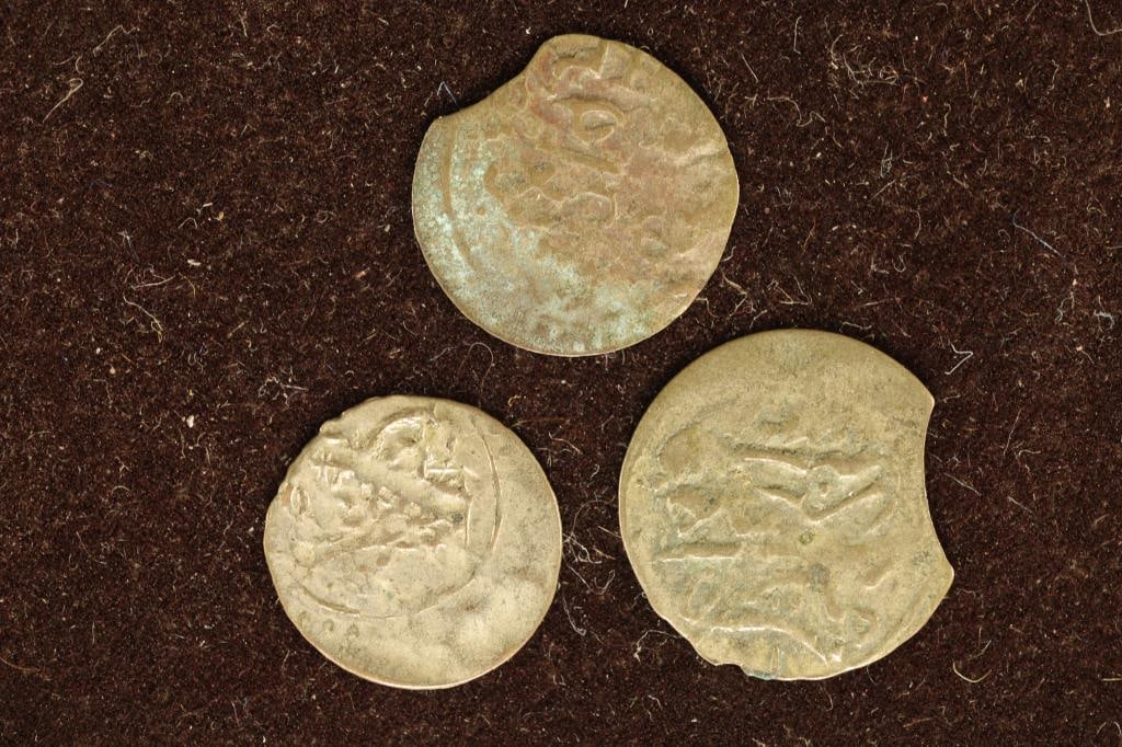 3-SILVER DIME SIZED OTTOMAN EMPIRE PARA COINS (1 of 2)