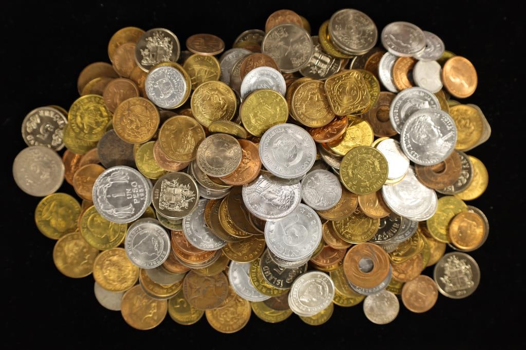 APPROX. 2 POUNDS OF FOREIGN COINS, FUN TO GO (1 of 1)