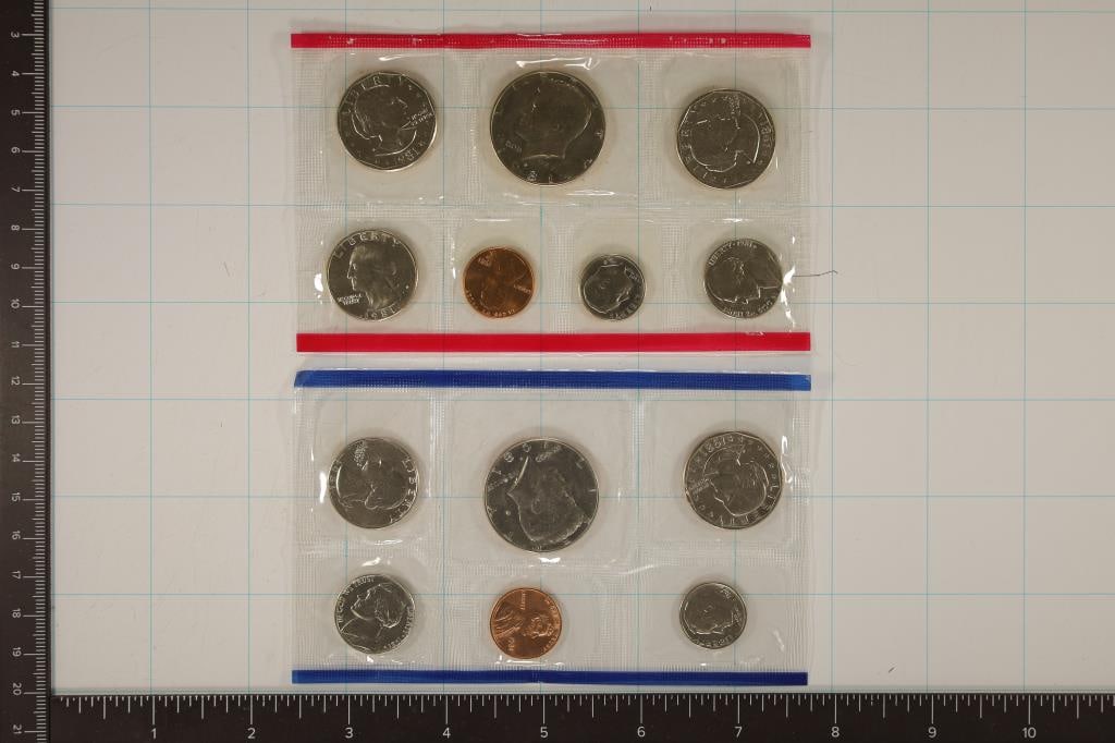 1981 US MINT SET (UNC) P/D/S (WITHOUT ENVELOPE): THIS IS AN OFFICIAL US PACKAGED P/D/S SET, IT DOES NOT CONTAIN A SEPARATE PACK OF "S" ONLY COINS