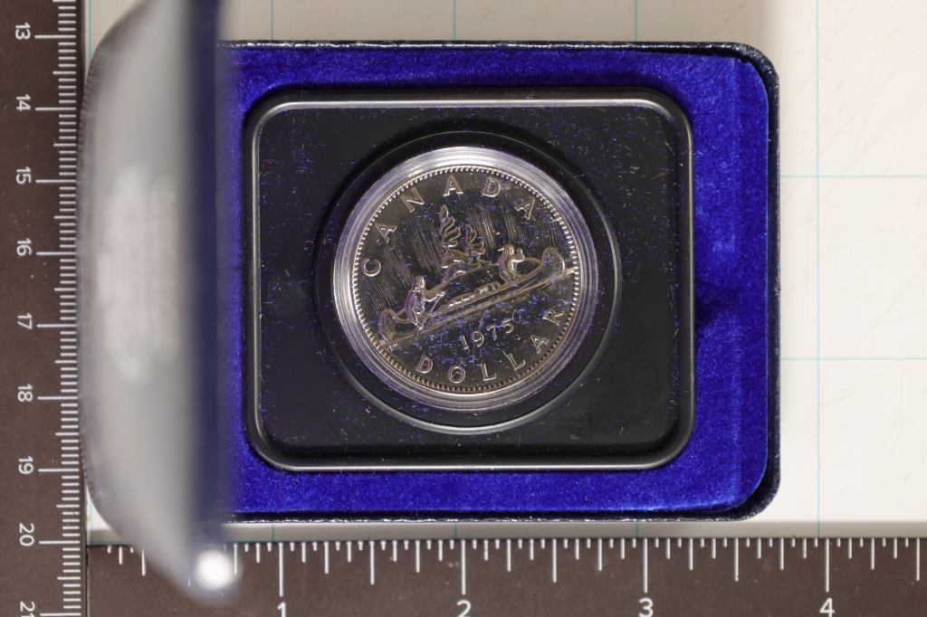 1975 CANADA UNC DOLLAR IN BLUE FLIP CASE (1 of 3)