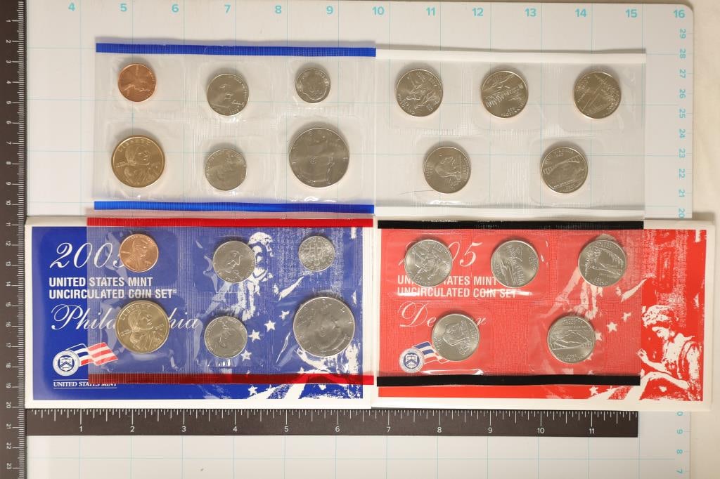 2005 US MINT SET (UNC) P/D (WITH ENVELOPE) (1 of 2)