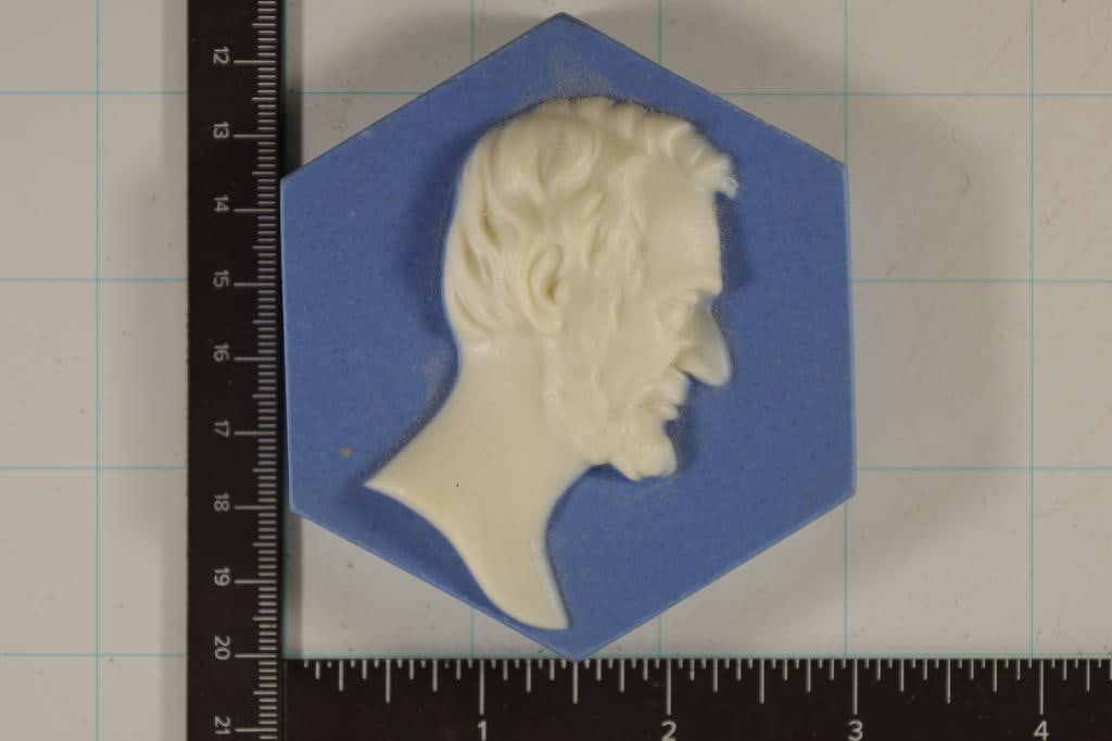 ABRAHAM LINCOLN CERAMIC BLUE & WHITE TILE 3 1/4" X: 3", BY ALFRED J. SNYDER TILE NIAGRA FALLS, NEW YORK