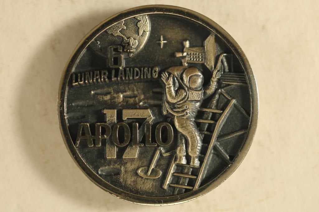 .57 TROY OZ. STERLING SILVER APOLLO 17 ROUND (1 of 2)