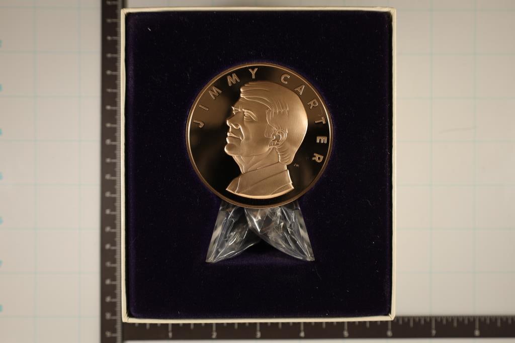 7.8 OZ. PURE BRONZE PROOF JIMMY CARTER 1977: INAUGURAL MEDAL WITH INFO SHEET AND CERTIFICATE. IN ORIGINAL FRANKLIN MINT PACKAGING