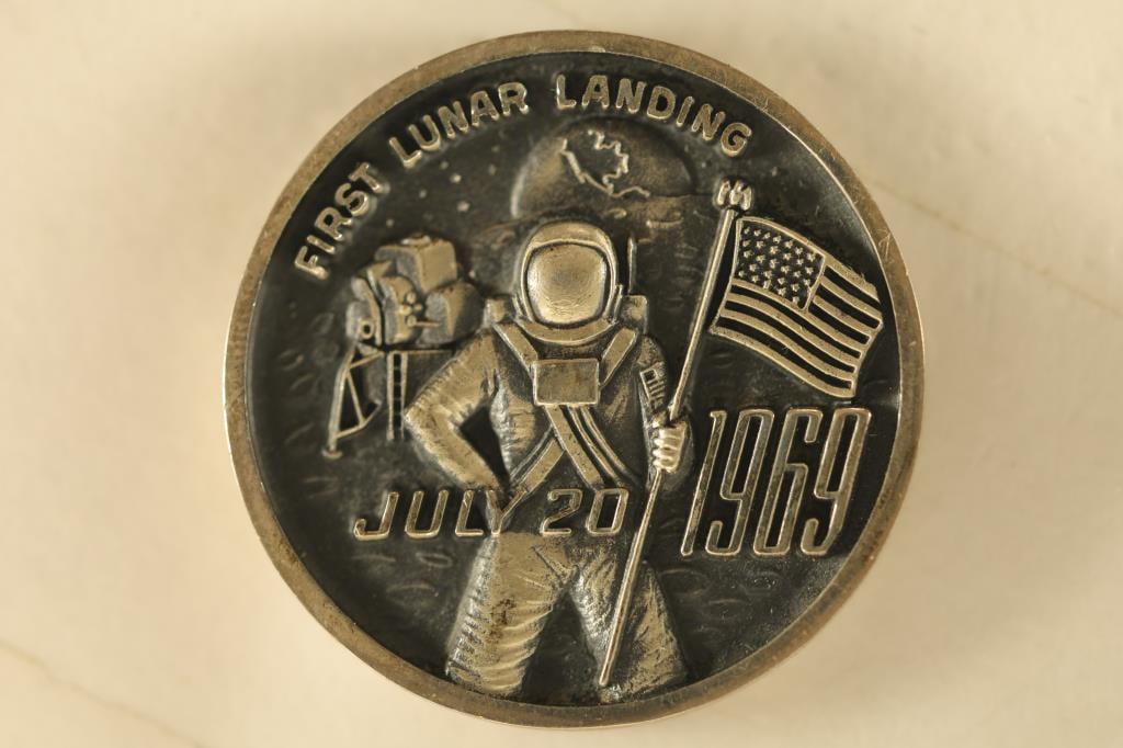 .52 TROY OZ. STERLING SILVER APOLLO 11 ROUND (1 of 2)