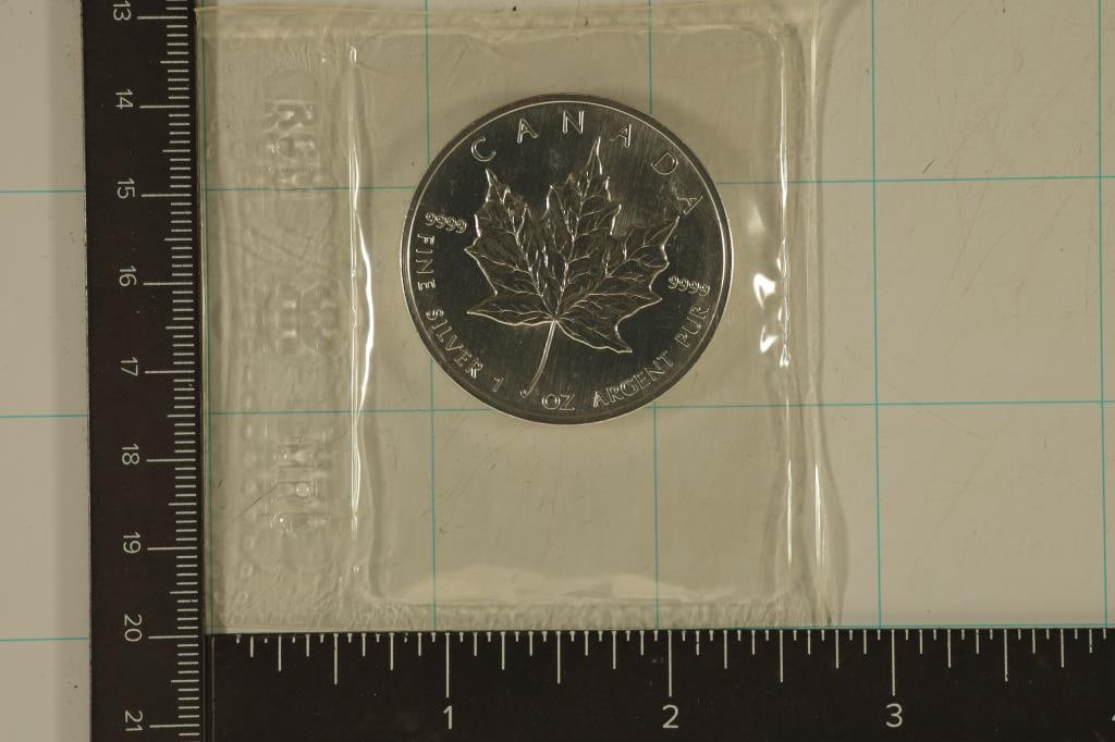 1990 CANADA SILVER $5 MAPLE LEAF UNC COIN (1 of 2)