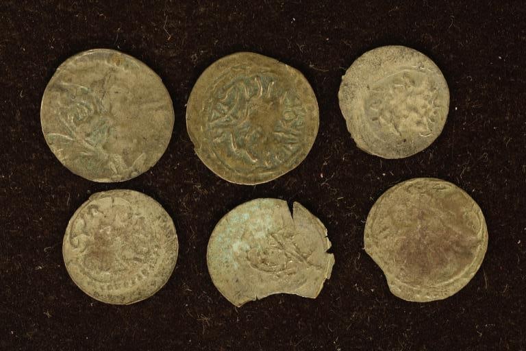 6 SILVER DIME SIZED OTTOMAN EMPIRE PARA COINS: (1 of 2)