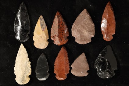 10 ASSORTED ARROWHEADS EACH IS 1" TO 1 3/4"