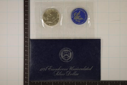 1974 UNC  IKE SILVER DOLLAR (BLUE PACK)