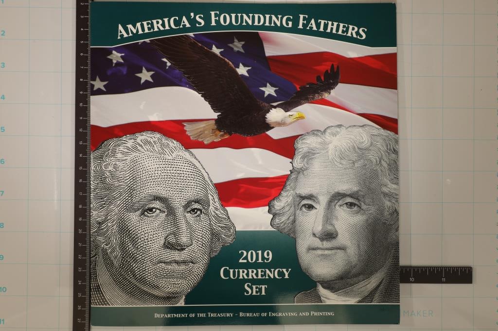 2019 AMERICAS FOUNDING FATHERS CURRENCY SET: CONTAINS: 2017 CRISP UNC US $1 BILL WITH SERIAL NUMBER 20190346A AND 2013 CRISP UNC US $2 BILL WITH MATCHING SERIAL NUMBER 20190346A. BOTH BILLS HAVE THE SAME SERIAL NUMBER. BY THE BUREAU OF ENGRAVING