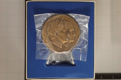 7.8 OZ. 1973 PRESIDENTIAL INAUGURAL MEDAL "NIXON
