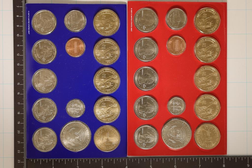 2008 US MINT SET (UNC) P/D IN PLASTIC CARDS (1 of 2)