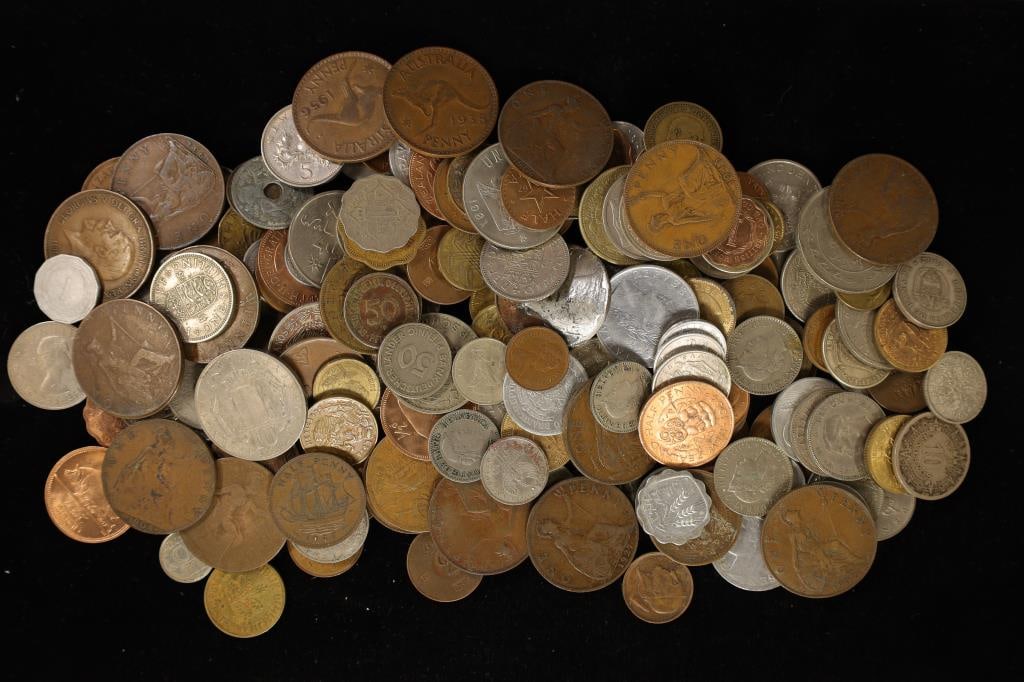 APPROX 1 POUND OF FOREIGN COINS: DIFFERENT (1 of 3)